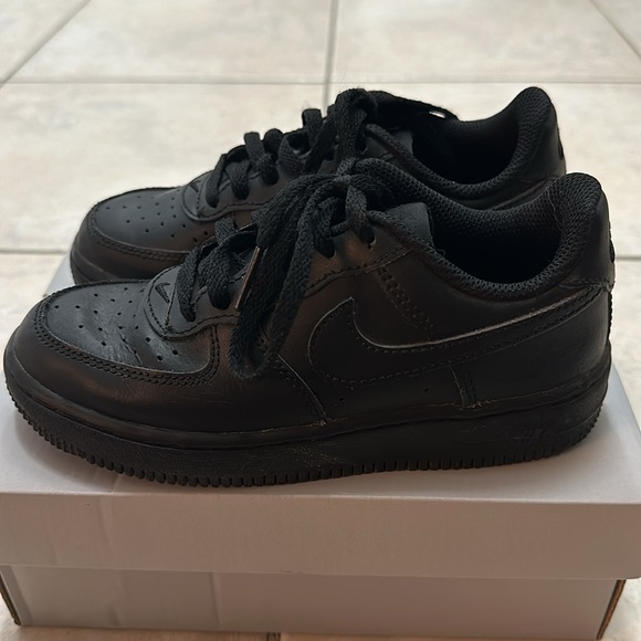 Nike Air Force 1 - Picture 2 of 7